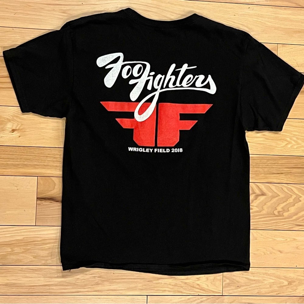 FOO FIGHTERS—2018 LARGE T SHIRT 
NICE